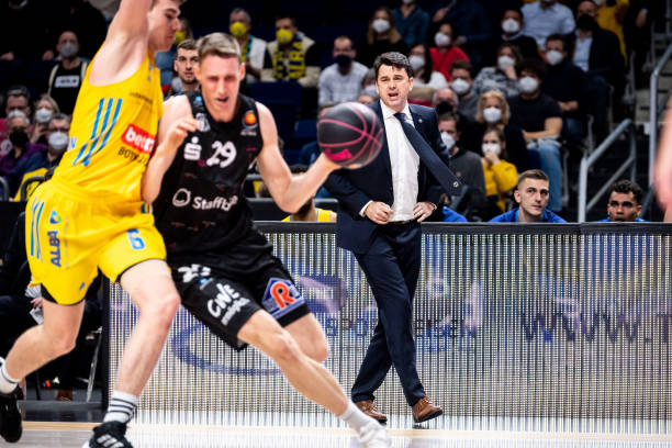 而诺瓦拉的 而诺瓦拉的