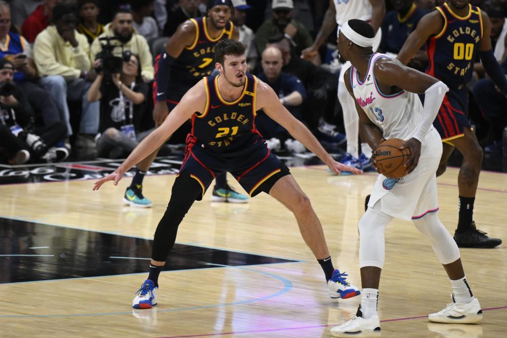 代足球日益 代足球日益